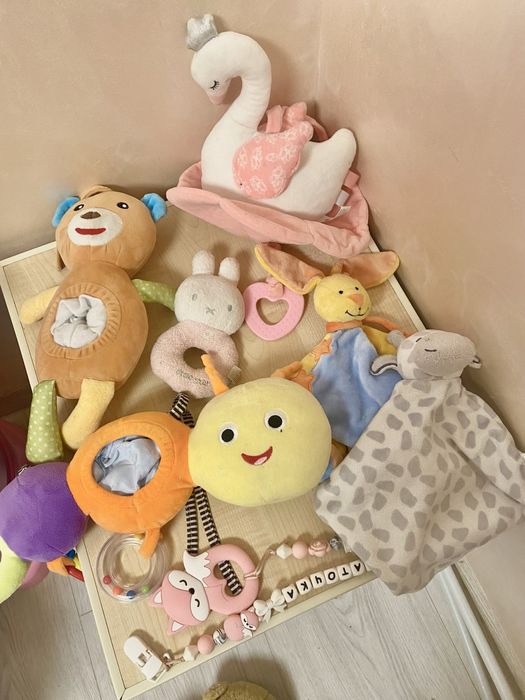 Іграшки для малечі в хорошому стані