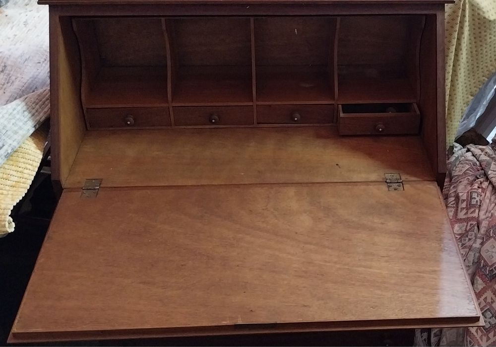 Escrivaninha/Cómoda