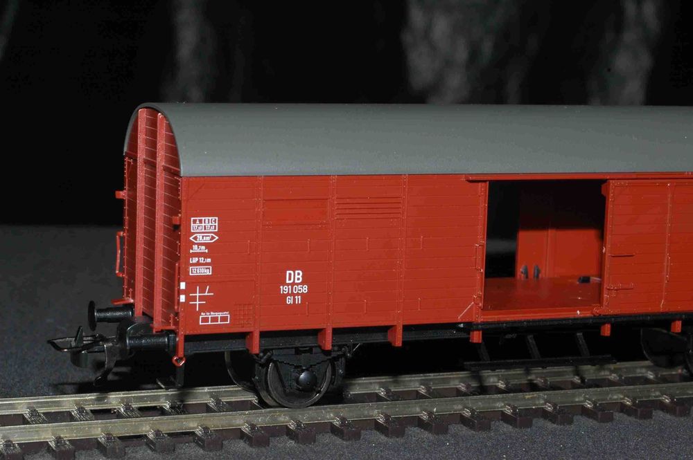 Vagão fechado com portas de abrir (DB) (com defeito) Fleischman HO