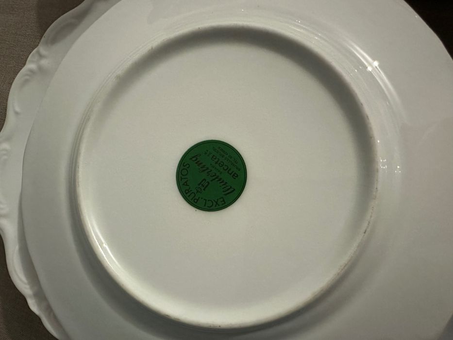 Zestaw filiżanki ze spodkami i talerzykami