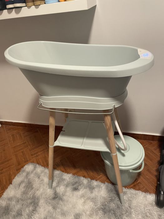 Berço next to me, banheira com suporte, marsupio e espreguiçadeira