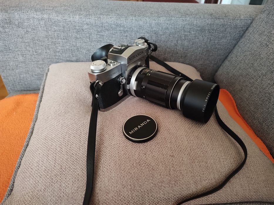 M44-Miranda Auto 135mm/teleobiektyw/stałka F3.5/filtr UV/etui/2x dekle