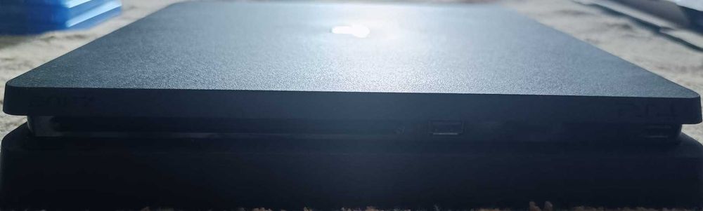 PS4 Slim 1 TB + comando + 4 jogos + caixa original