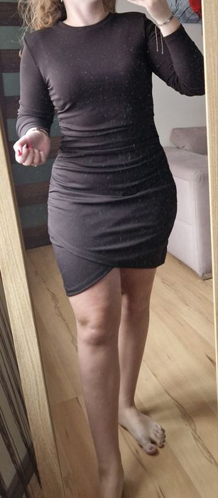 Sprzedam sukienkę z marszczeniem Nowa Uni