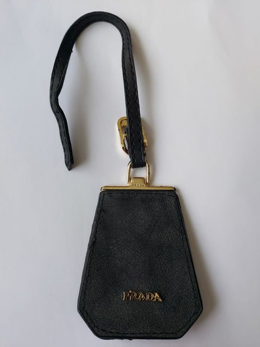 Продаю кожаный брелок на сумки Prada оригинал