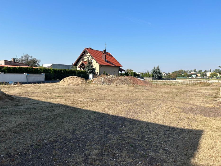 Wynajmę teren ok. 1000m² w Strzałkowie (centrum)