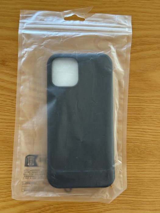 Capas de Proteção iPhone 13 / iPhone 14 (Preta e Transparente - Novas)