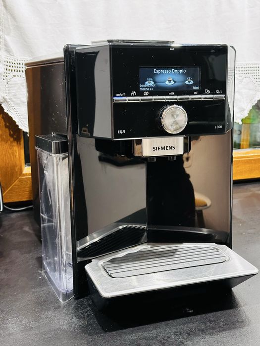 Siemens EQ 9  S300 automatyczny ekspres ciśnieniowy