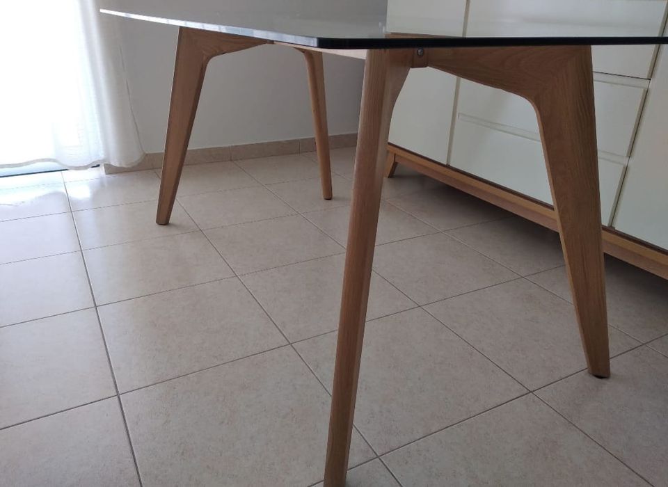 Mesa de jantar em vidro