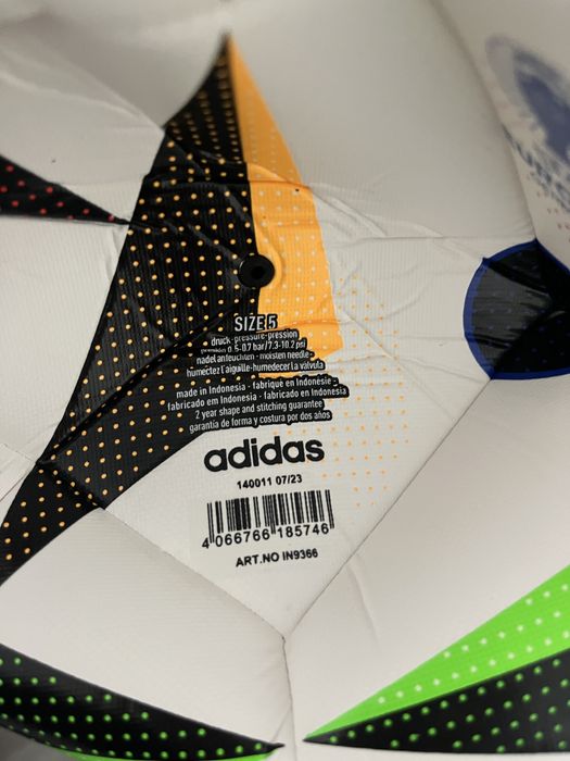 Футбольний м'яч Adidas EURO 2024 FUSSBALLLIEBE TRAINING IN9366 розмір5
