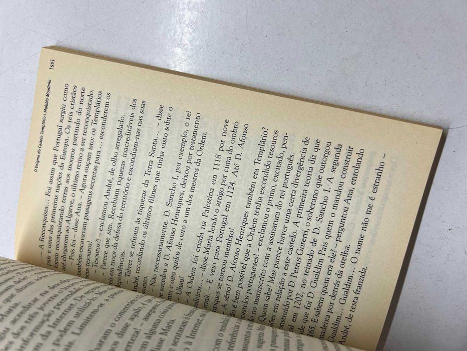 2 Casos (O Enigma do Castelo Templário + O Caso do Último Dinossauro)