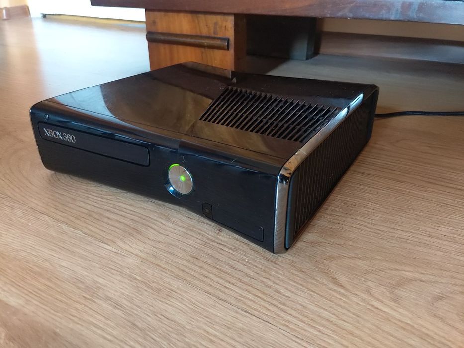 Xbox 360 Slim 320GB, Trinity, RGH3, pad, zasilacz
