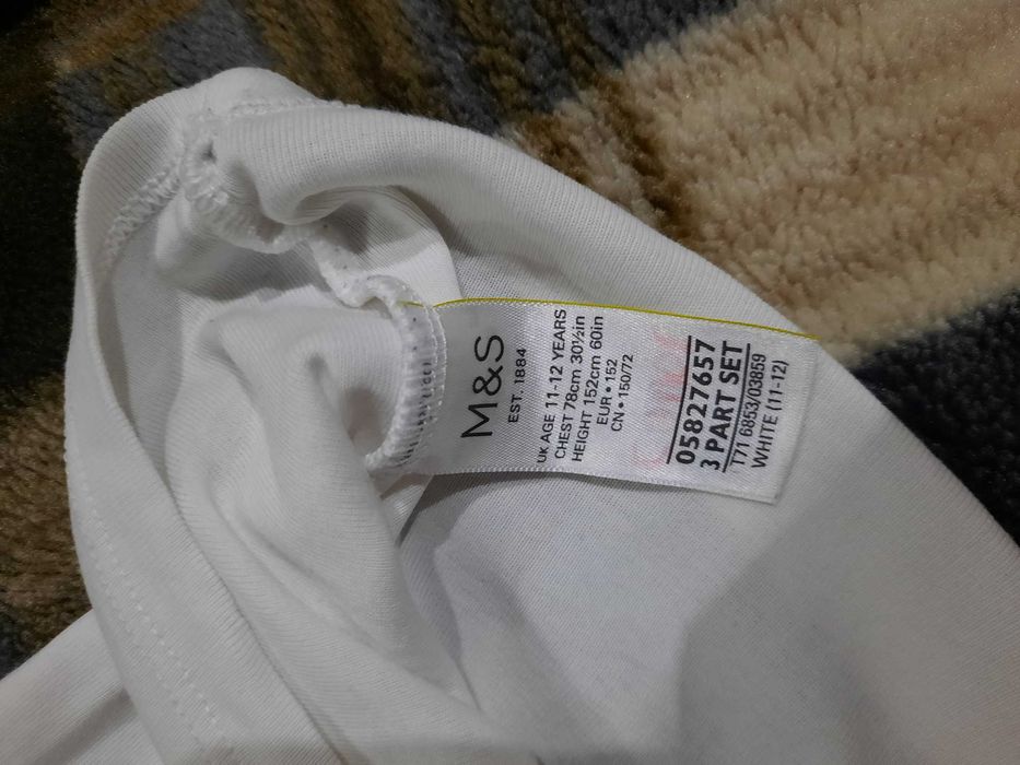 Футболки H&M на 10 лет.