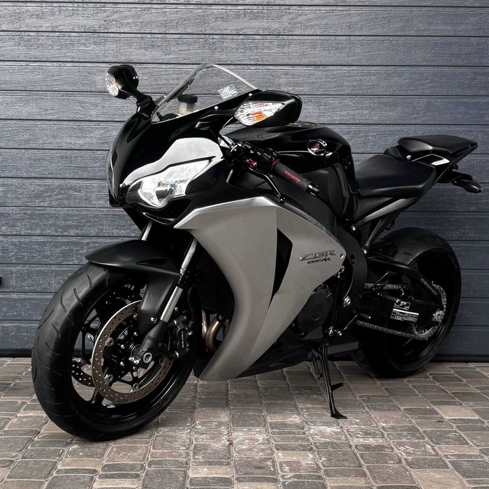 Продам мотоцикл Honda CBR1000RR (0147)