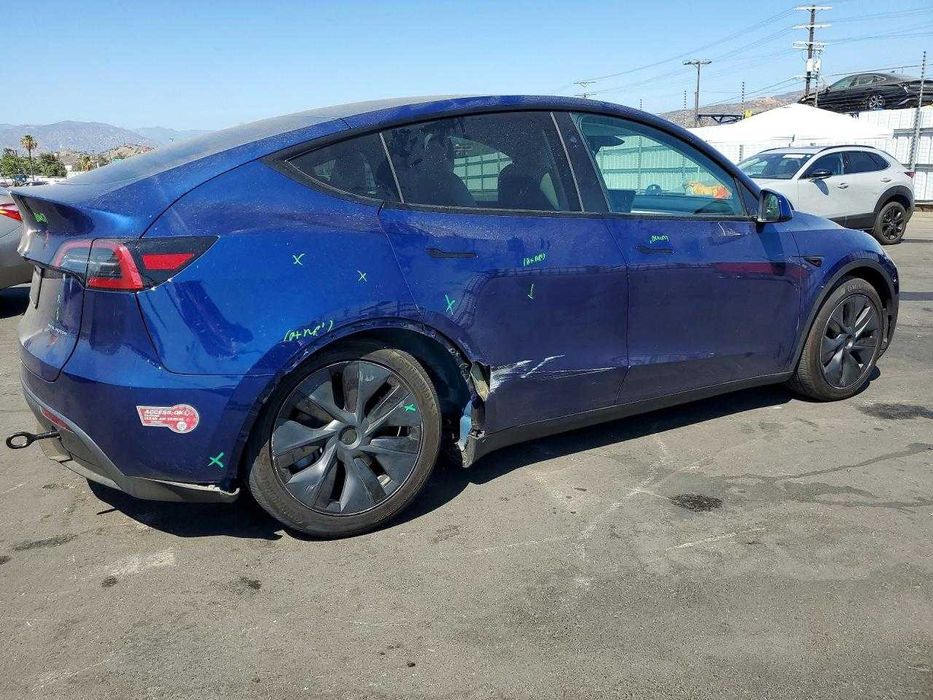 2024 TESLA Model Y