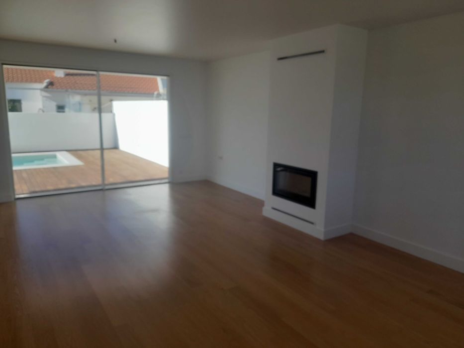 Moradia Nova T3 Sesimbra (castelo)