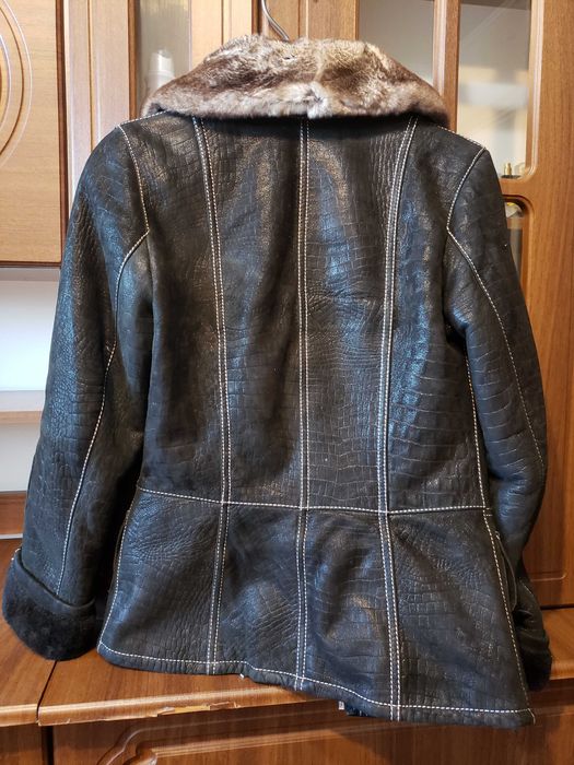 Женская дублёнка искуственная в отличном стстоянии