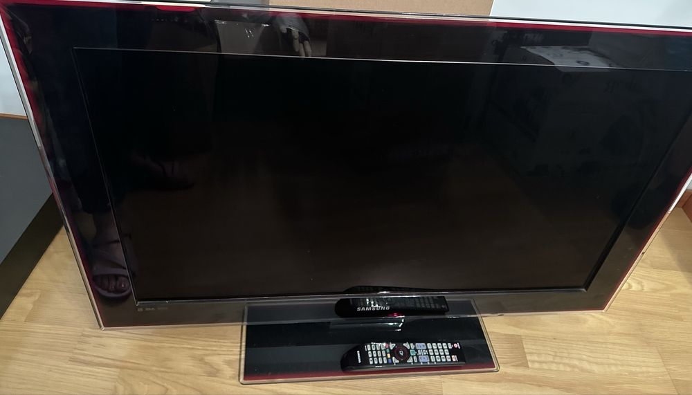 Grande TV samsung com comando novo