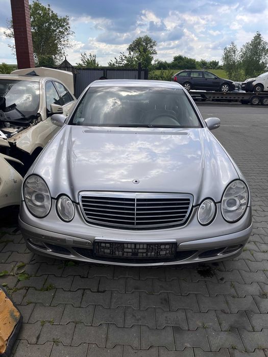 Mercedes W211 sedan Zderzak lampy maska  klapa Kod lakieru 744