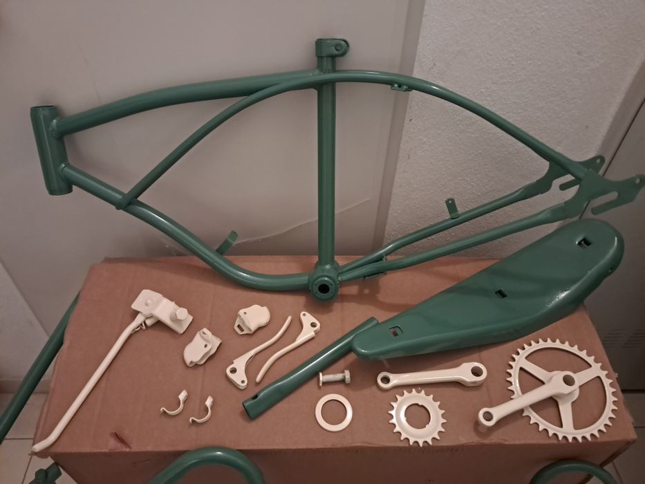 Bicicleta chopper antiga + peças já renovadas/lacadas