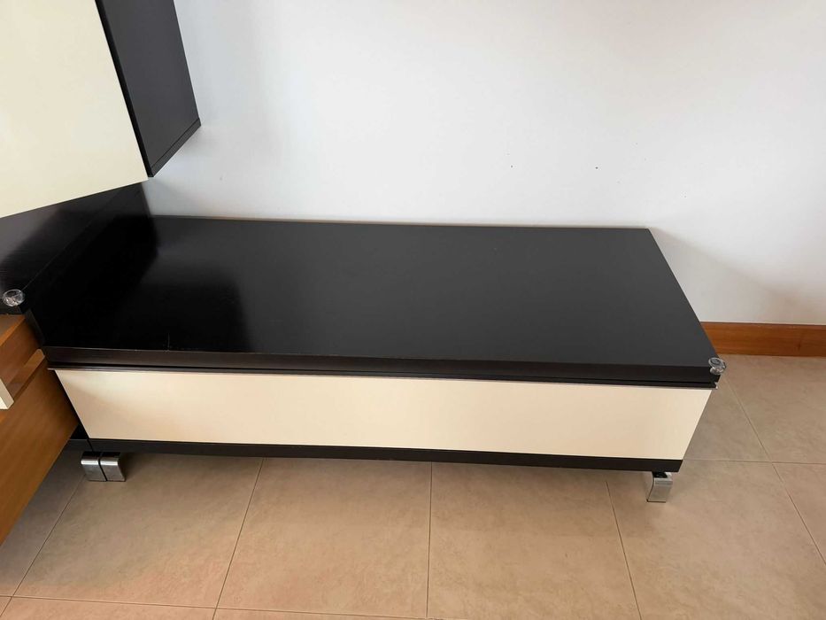 Móveis de Sala Branco e Preto