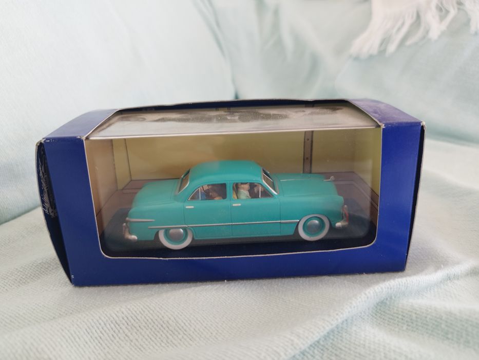 Miniatura colecionável do Ford Custom (1949) do Tintim,