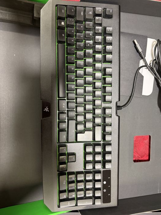 Razer Blackwidow Ultimate como novo, pouco uso. Layout “QWERTZ”