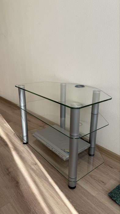 Продам стеклянный столик