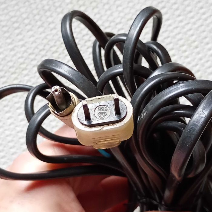 Przewód z wtyczką UNITRA 665