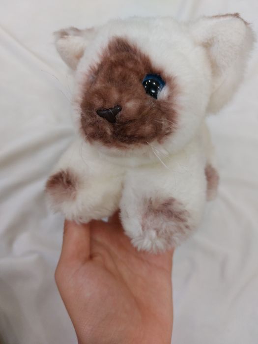 Игрушка, кошка белого цвета