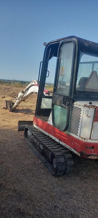 Faço jardins e limpezas de terrenos serviços d minigiratoria e tractor