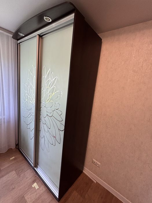 Продам Шафу-купе,відмінний стан/ колір венге,самовивіз