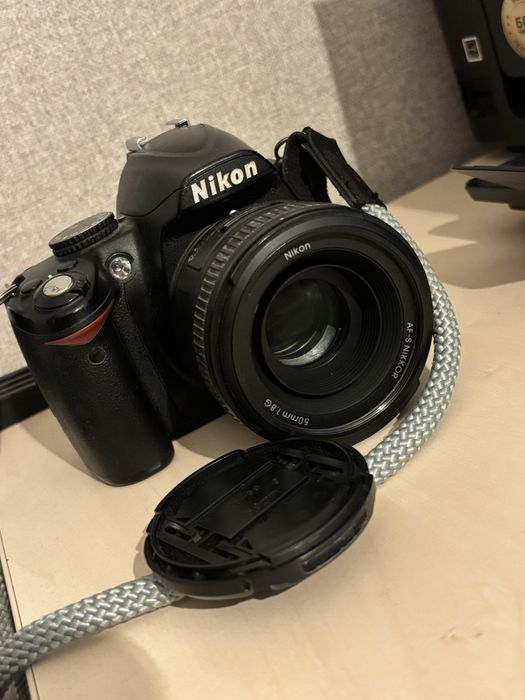 Фотоапарат Nikon d3000 + обʼєктив 50mm