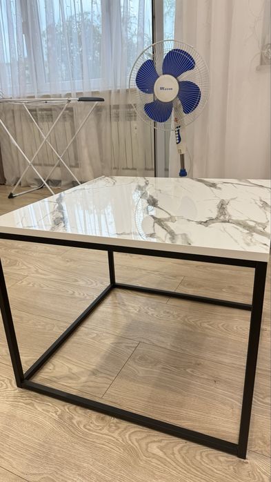 Stol kawowy marmur metal i plyta