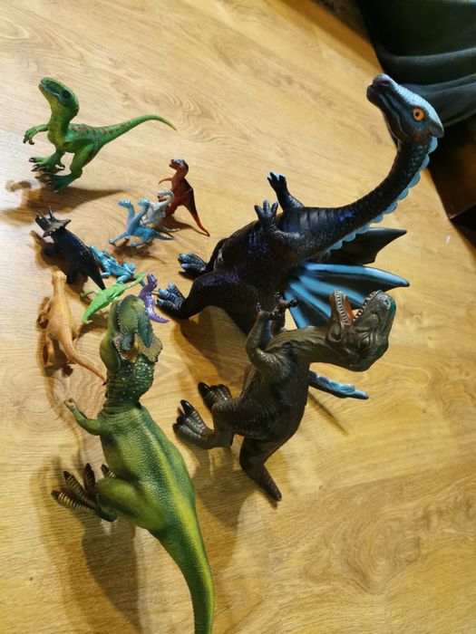 2 dinozaury schleich i 10 innych