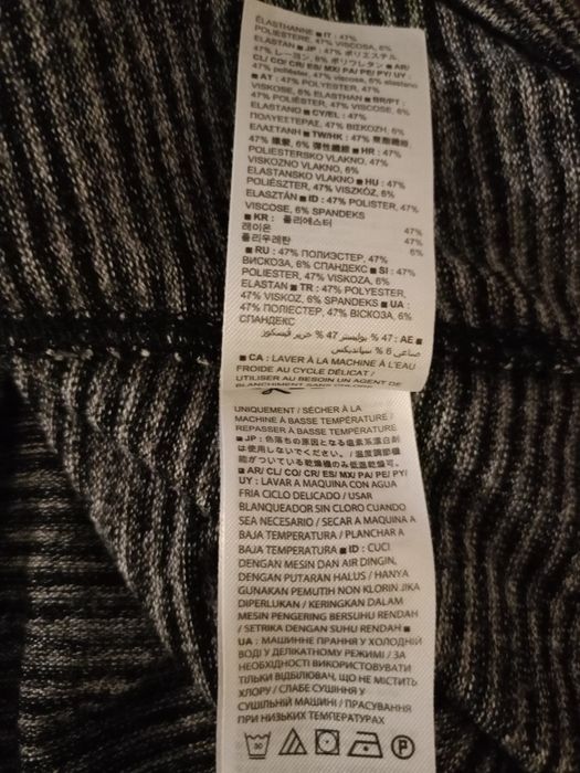 Sukienka calodzienna z dzianiny z dlugim rękawem