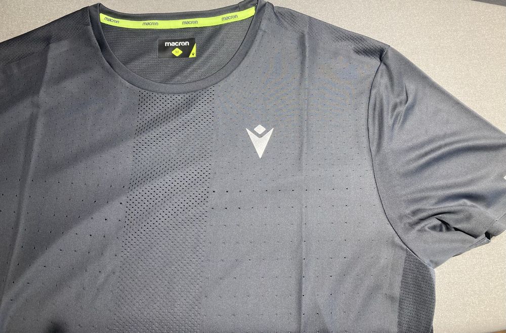 Camisola técnica de desporto