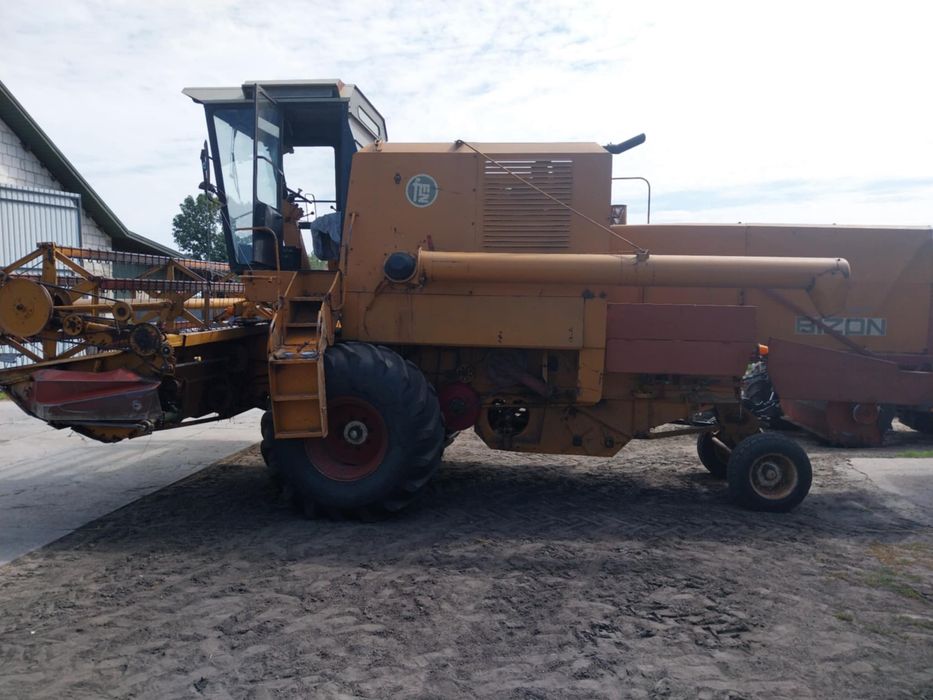 Kombajn zbożowy BIZON Z056
