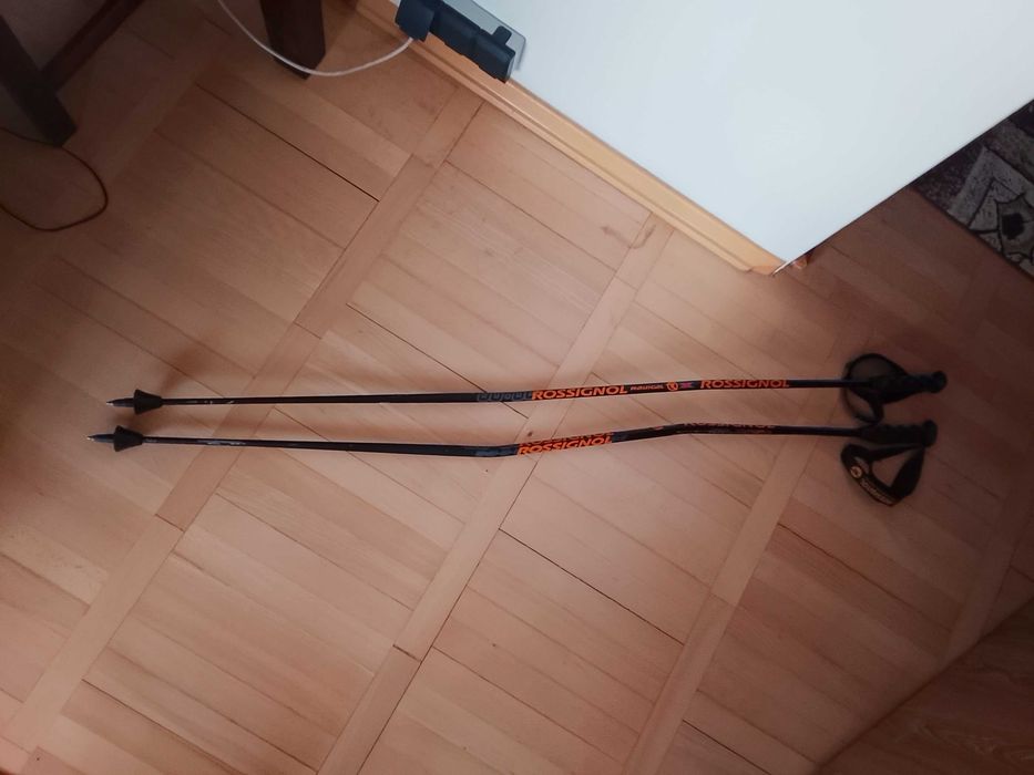 Kije narciarskie  Rossignol, gięte 137 cm.