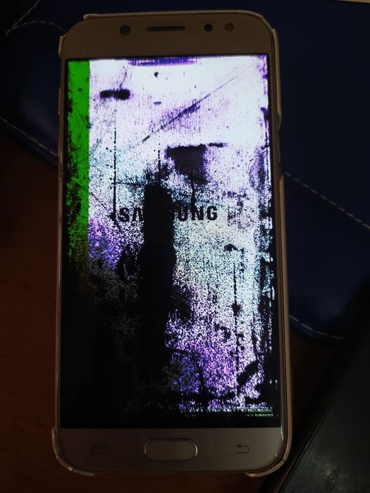 Smartphone Samsung j5 2017 dourado com ecrã partido