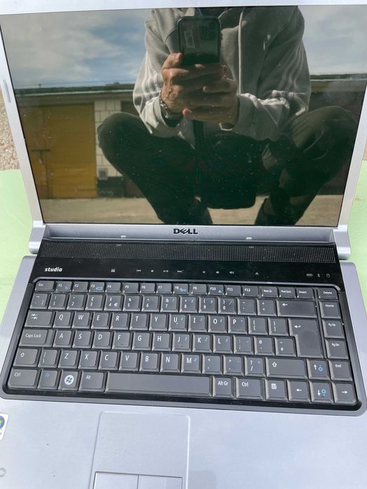 Laptop DELL PP33L - uszkodzona matryca, bez dysku i pamięci RAM
