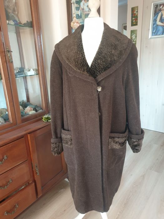 Płaszcz damski wełniany.