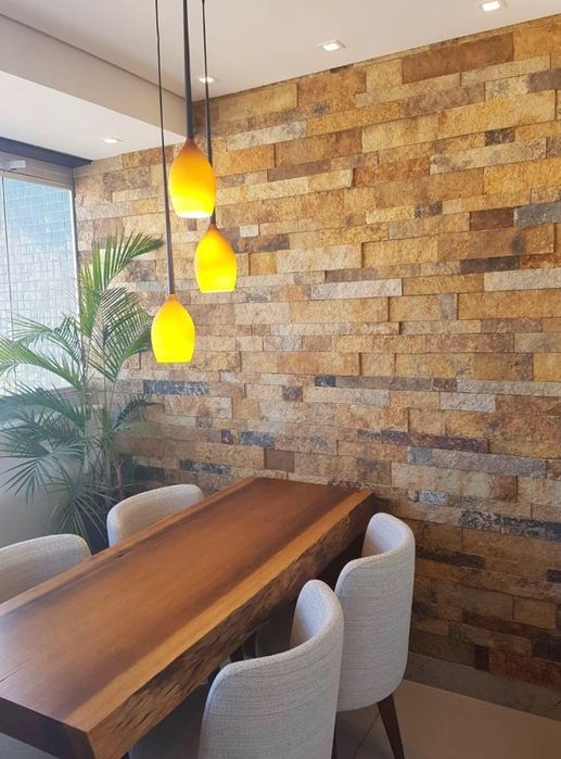 Revestimento em pedra amarela