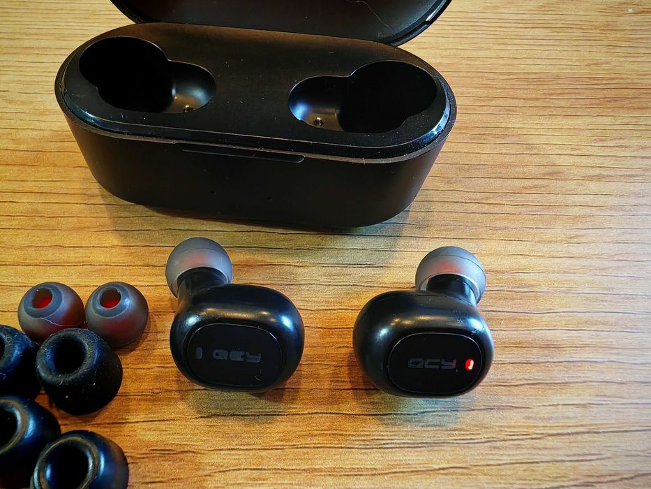 Fones Bluetooth QCY QS2  – Preto + 6 pares de tips extra