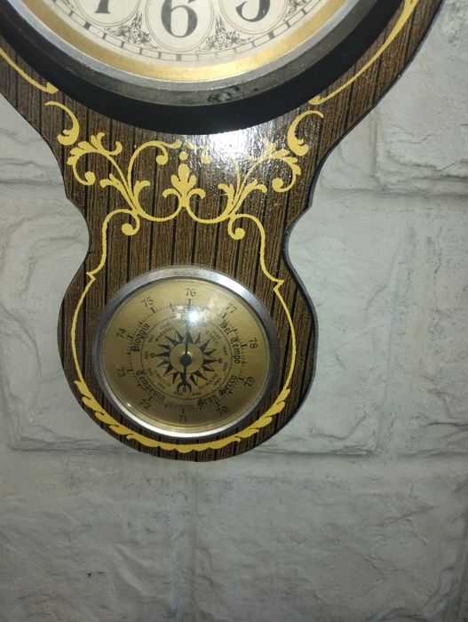 Барометр, метеостанція, годинник