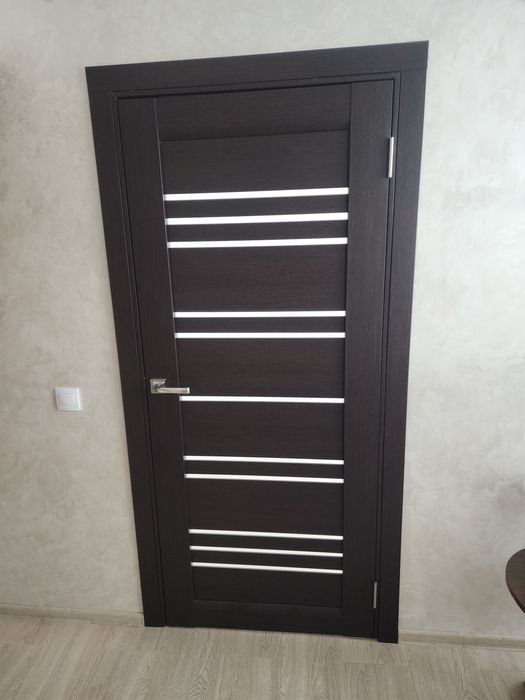 Продаються нові двері