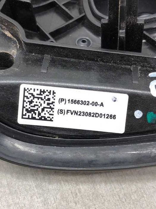 Лючок порту зарядки Tesla Model 3 2018- з електроприводом 156630200A