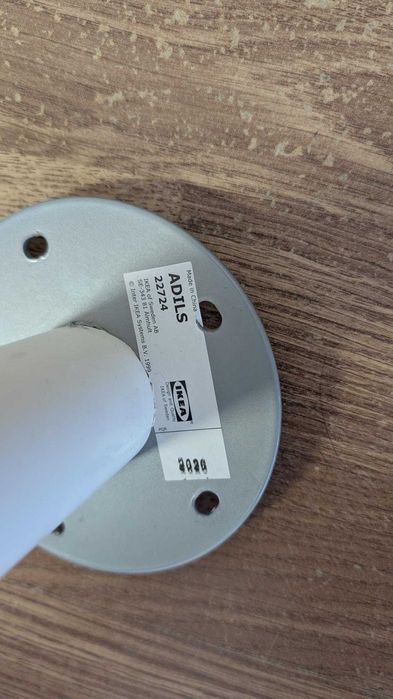 Mesa IKEA Linnmon Castanho Escuro + Pernas Adils Brancas 140cm x 60cm