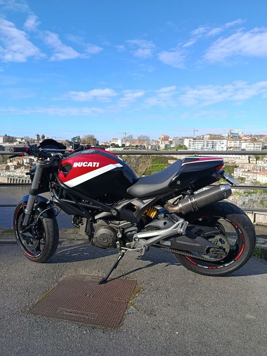 Ducati Monster 696