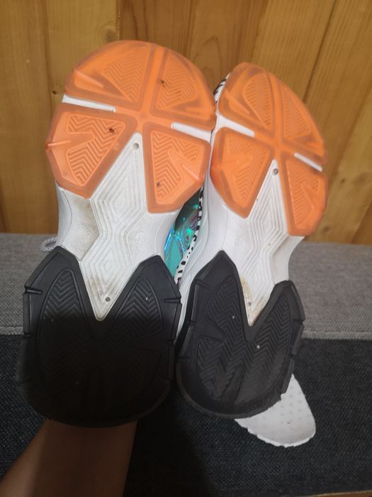 Modne buty sportowe damskie